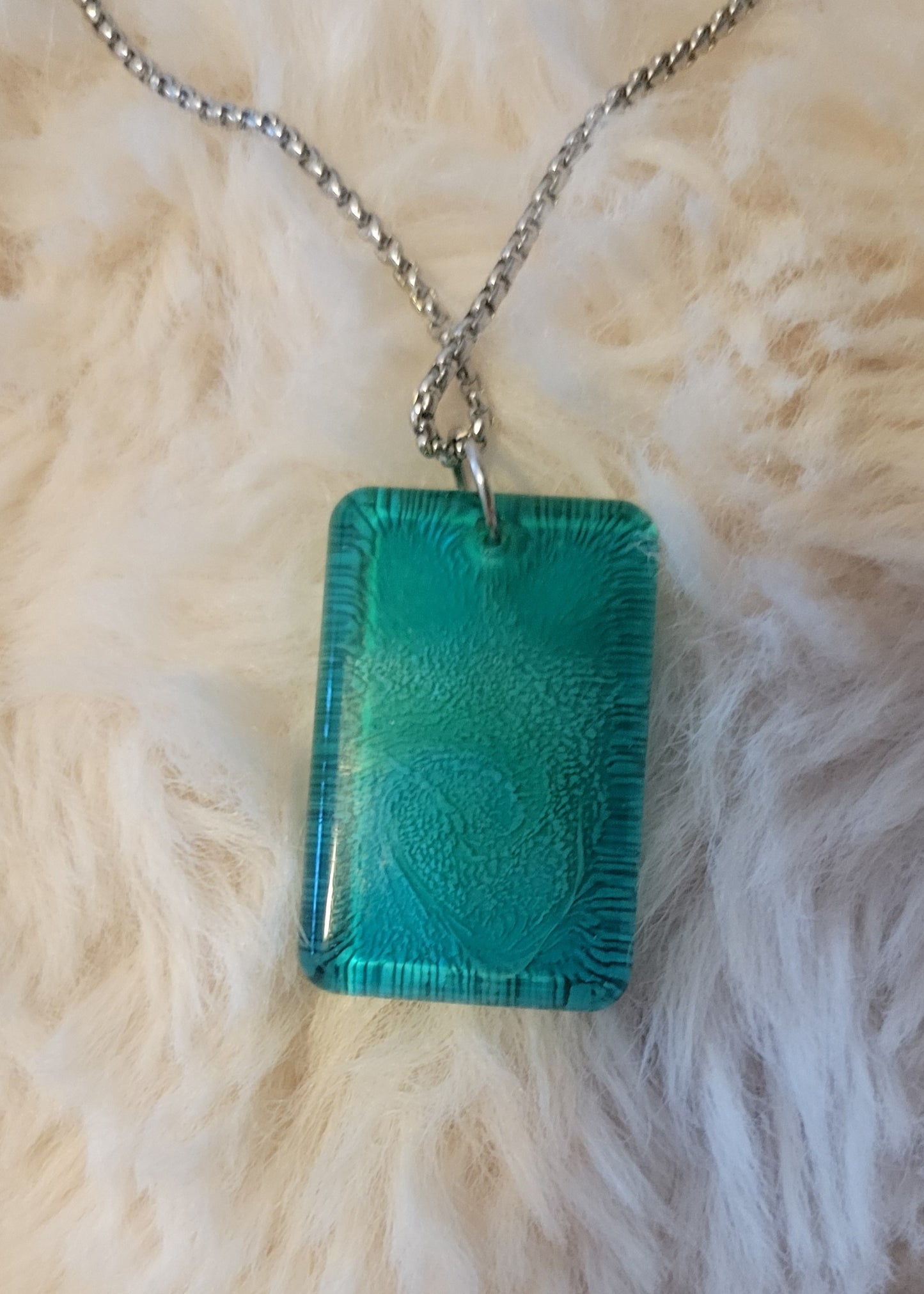 Light Green Petri Pendant Necklace