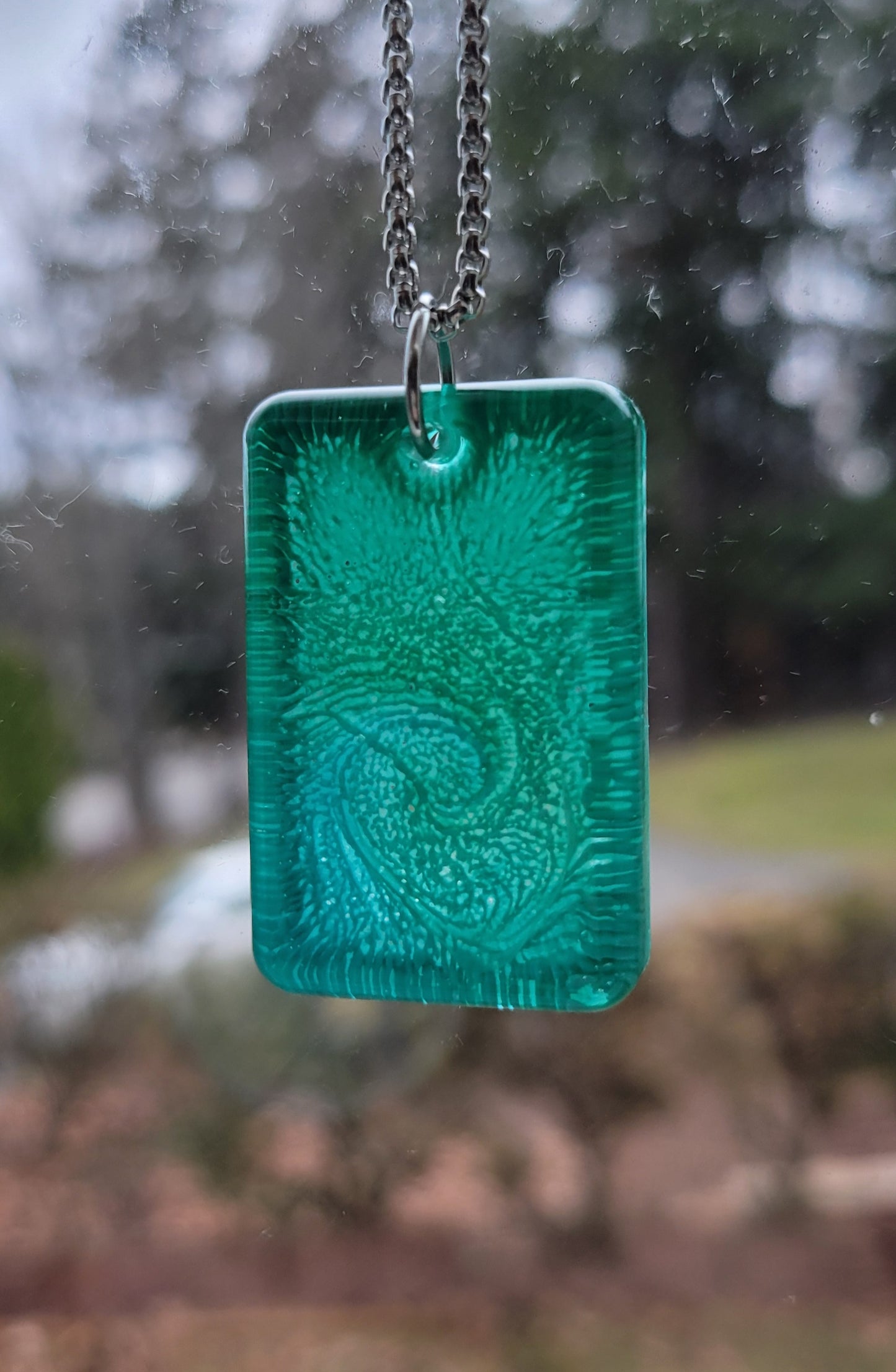 Light Green Petri Pendant Necklace